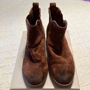 Very G brown velvet pull up ankle booties. Work comfort all day wear, minimalist